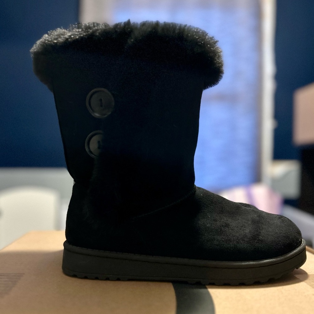 So Goods for Life Womens Abigail Faux Fur Black Slip On Button boots, size 8